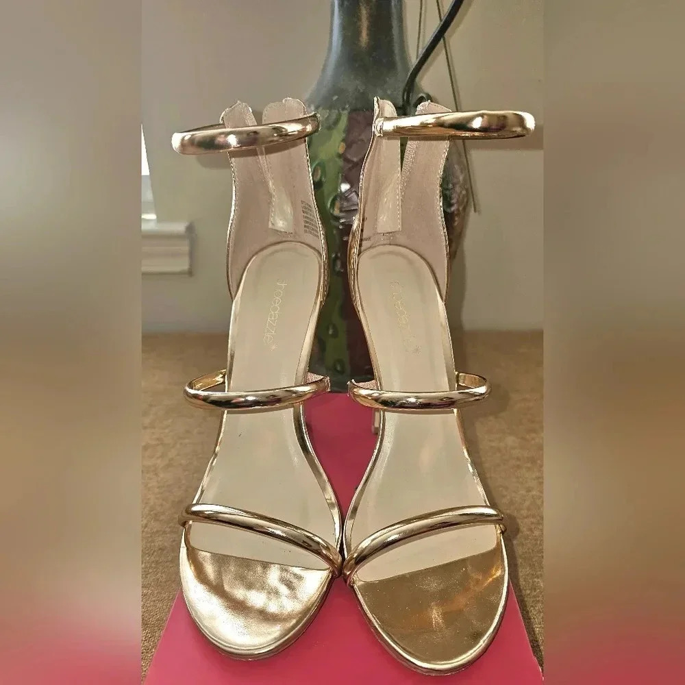 Shoedazzle brand size 9, 6" stiletto heels.
